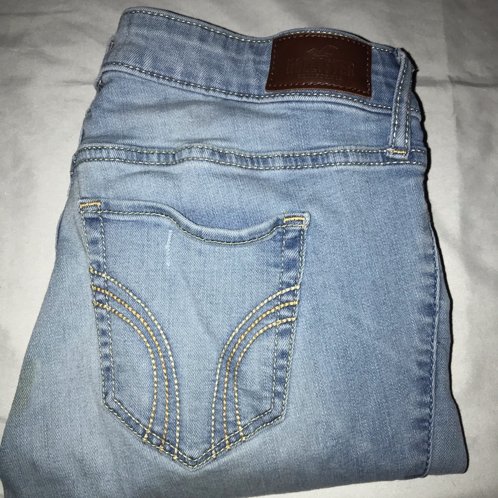 Hollister distressed skinny jeans